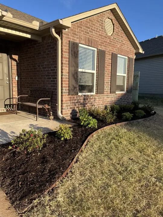 Fresh Mulch Bed Brick Home Springdale
